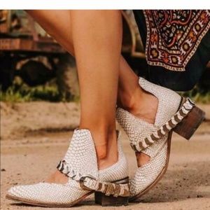 Freebird by Steven Blade white snake skin bootie boot size 9